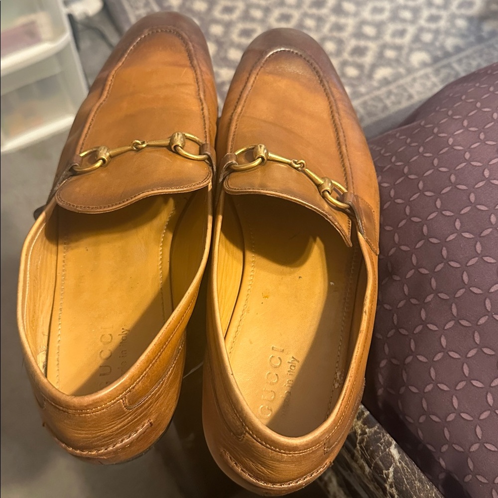 Gucci Men's Jordan’s Leather Loafers with Gold Detail - Picture 5 of 9